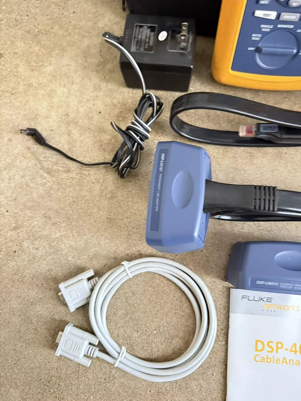 Fluke Networks DSP4300 Cable Analyzer Kit with Accessories (Tested)