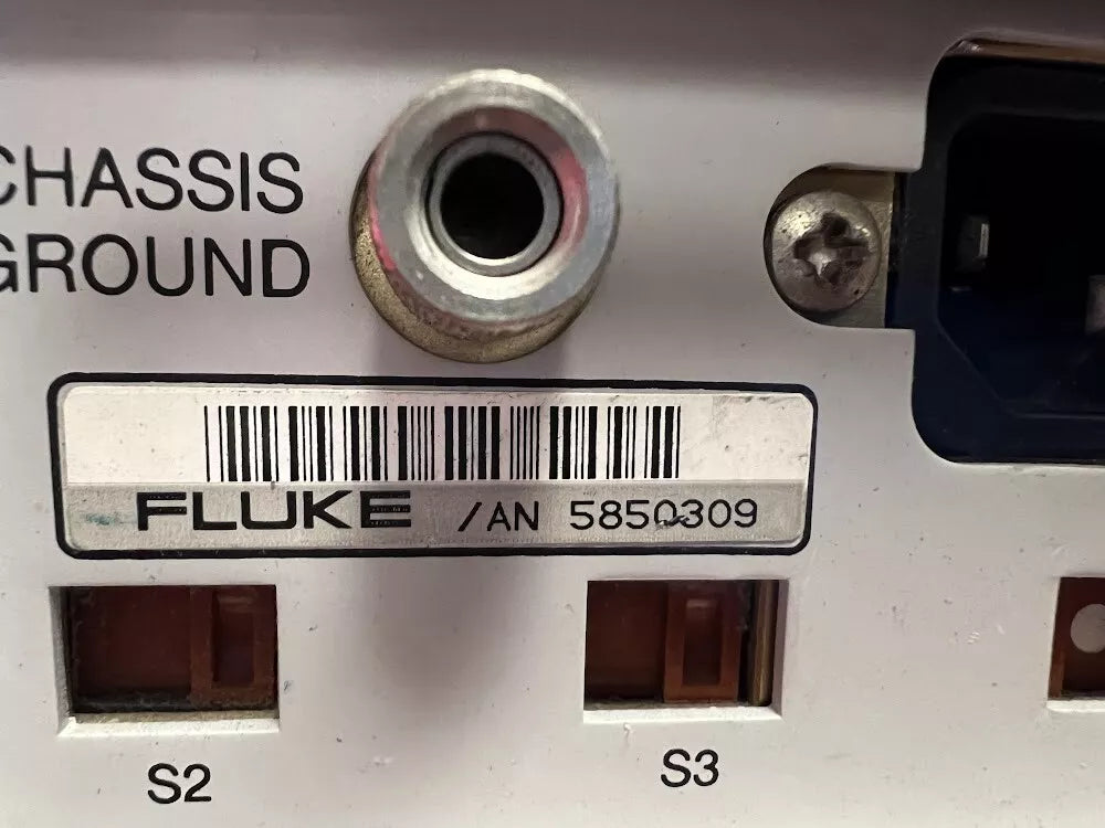 Fluke 5720A/AN Multifunction Calibrator with Option EP and 03, Model 5720A SN 5850309