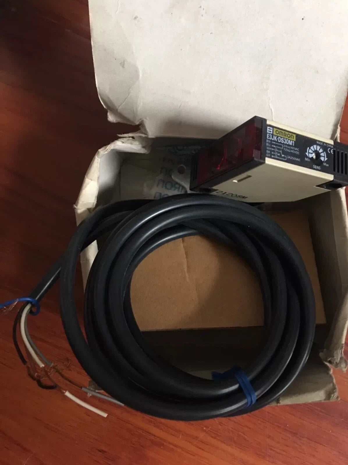E3JK-DS30M1 Photoelectric Sensor for Industrial Automation
