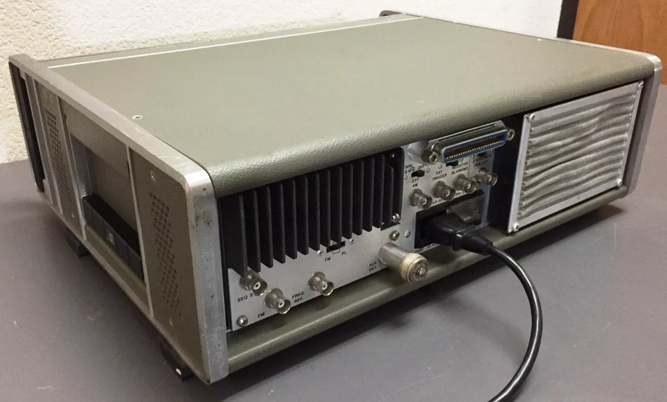 HP 8620C Sweep Oscillator Generator with HP 86290A RF Plug-In