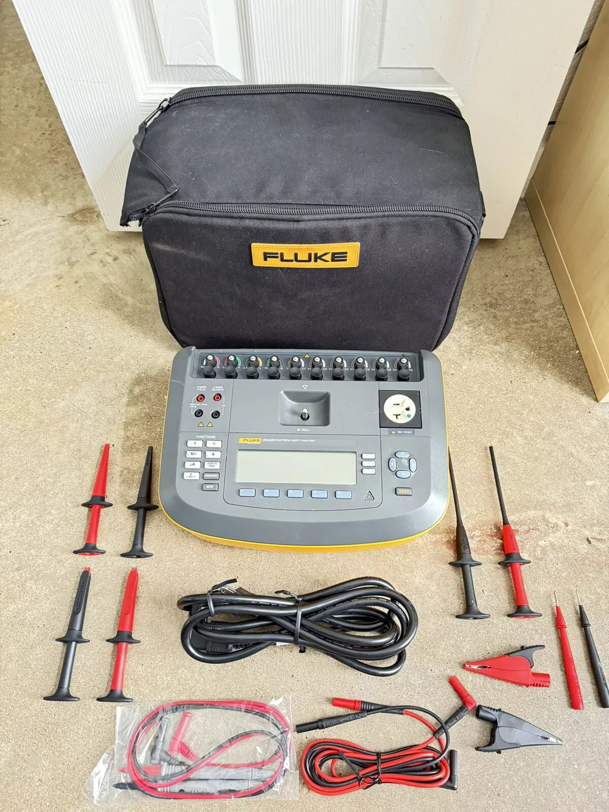 Fluke ESA620 Electrical Safety Analyzer with New Lead Kit