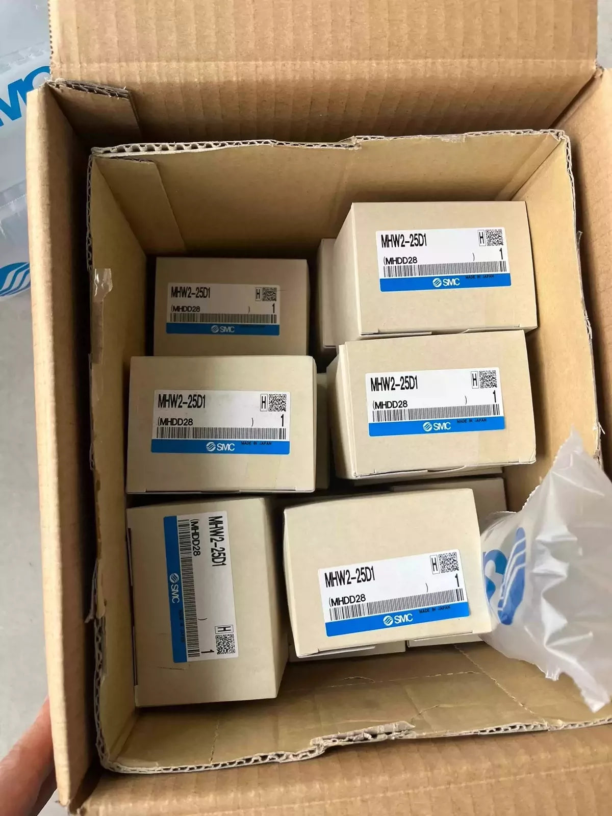 SMC MHW2-25D1 Finger Cylinder for Precision Control Applications