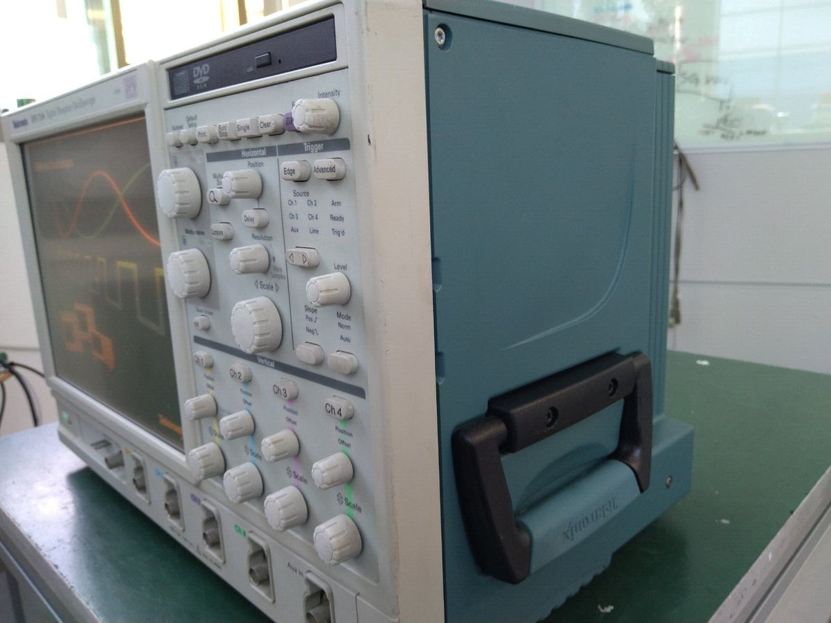 Tektronix DPO7104 Digital Phosphor Oscilloscope 1GHz , 4Ch , 20Gs/s_B067262 - XG eqpt