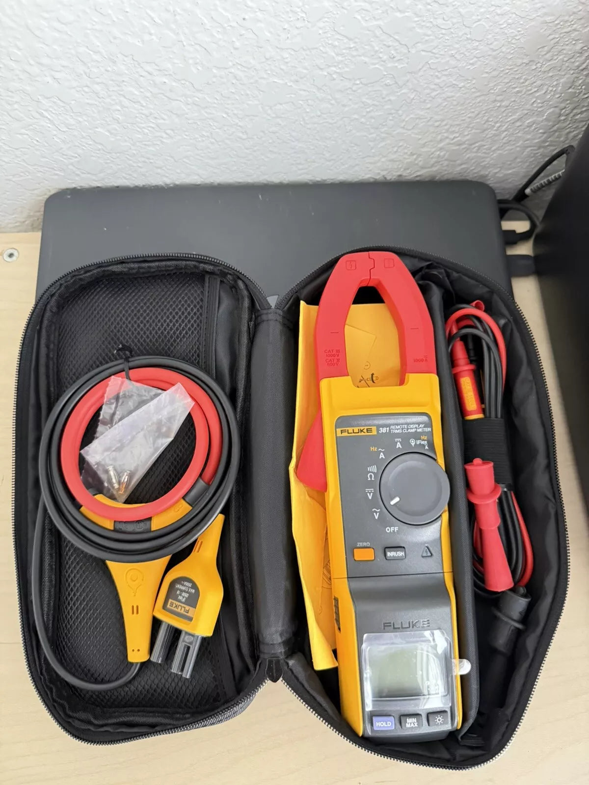 Fluke 381 Remote Display True RMS AC/DC Clamp Meter with iFlex