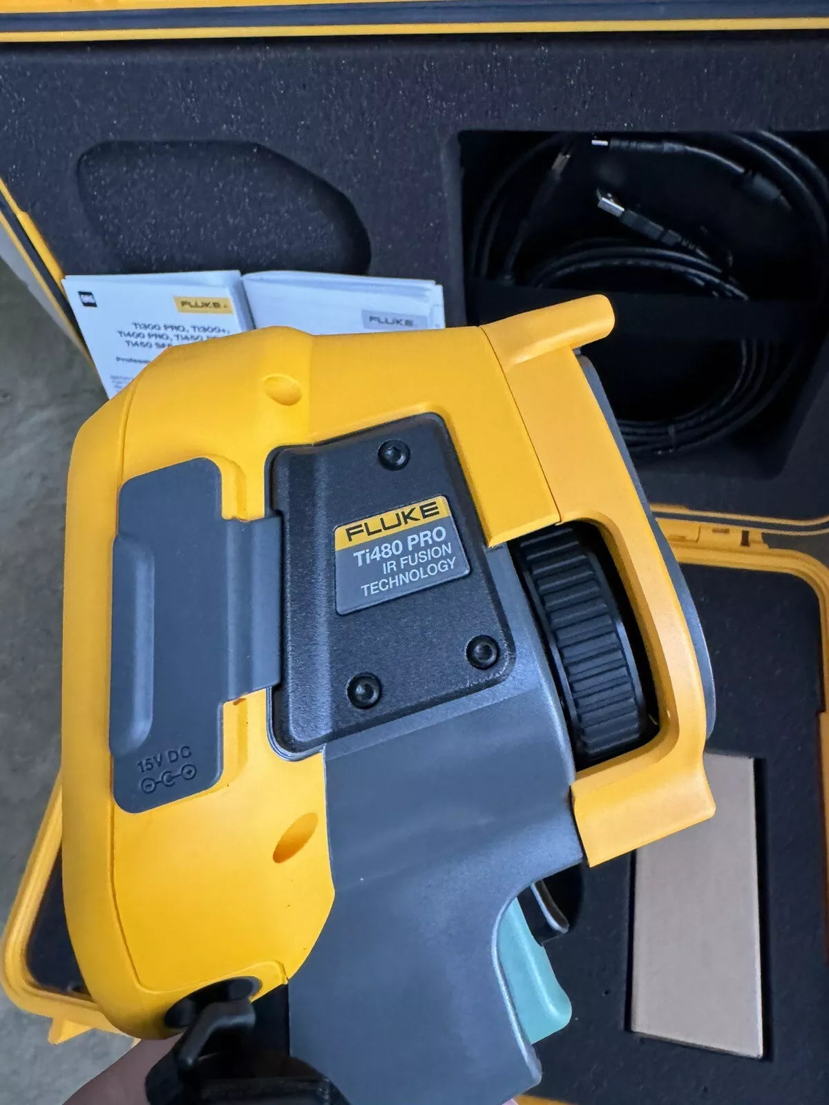 FLUKE TI480PRO IR Camera 60Hz, 640 x 480 Resolution, 2 Batteries with Charger & Case