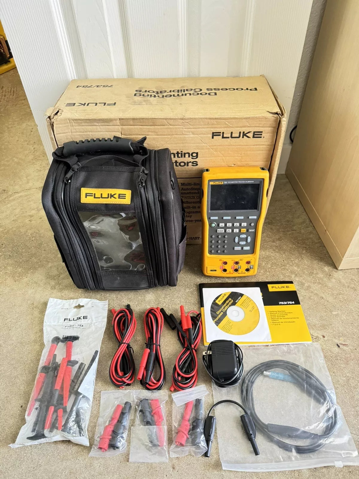 Fluke 754 Documenting Process Calibrator with HART Communication