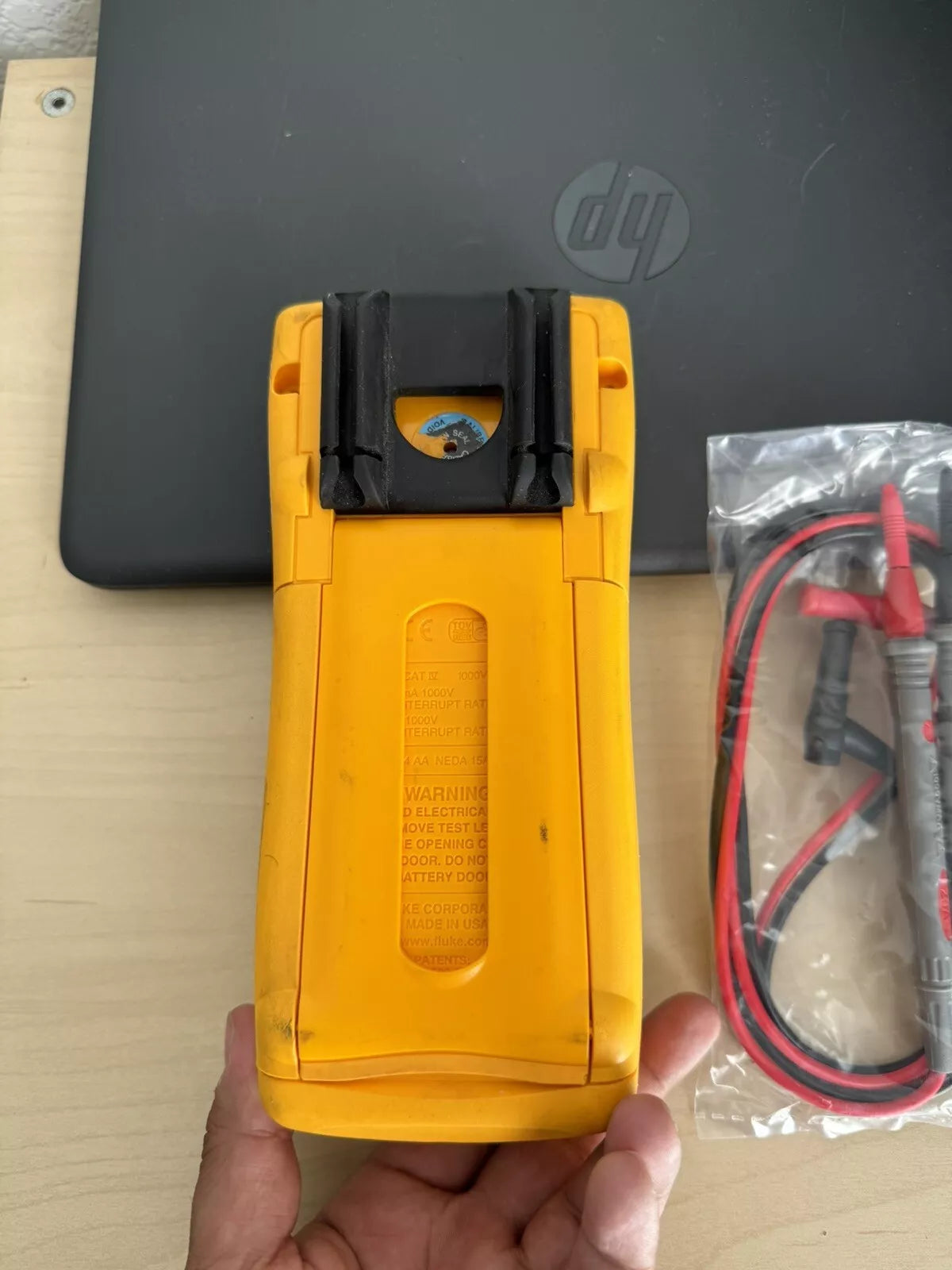 FLUKE 189 True RMS Multimeter with Lead Set