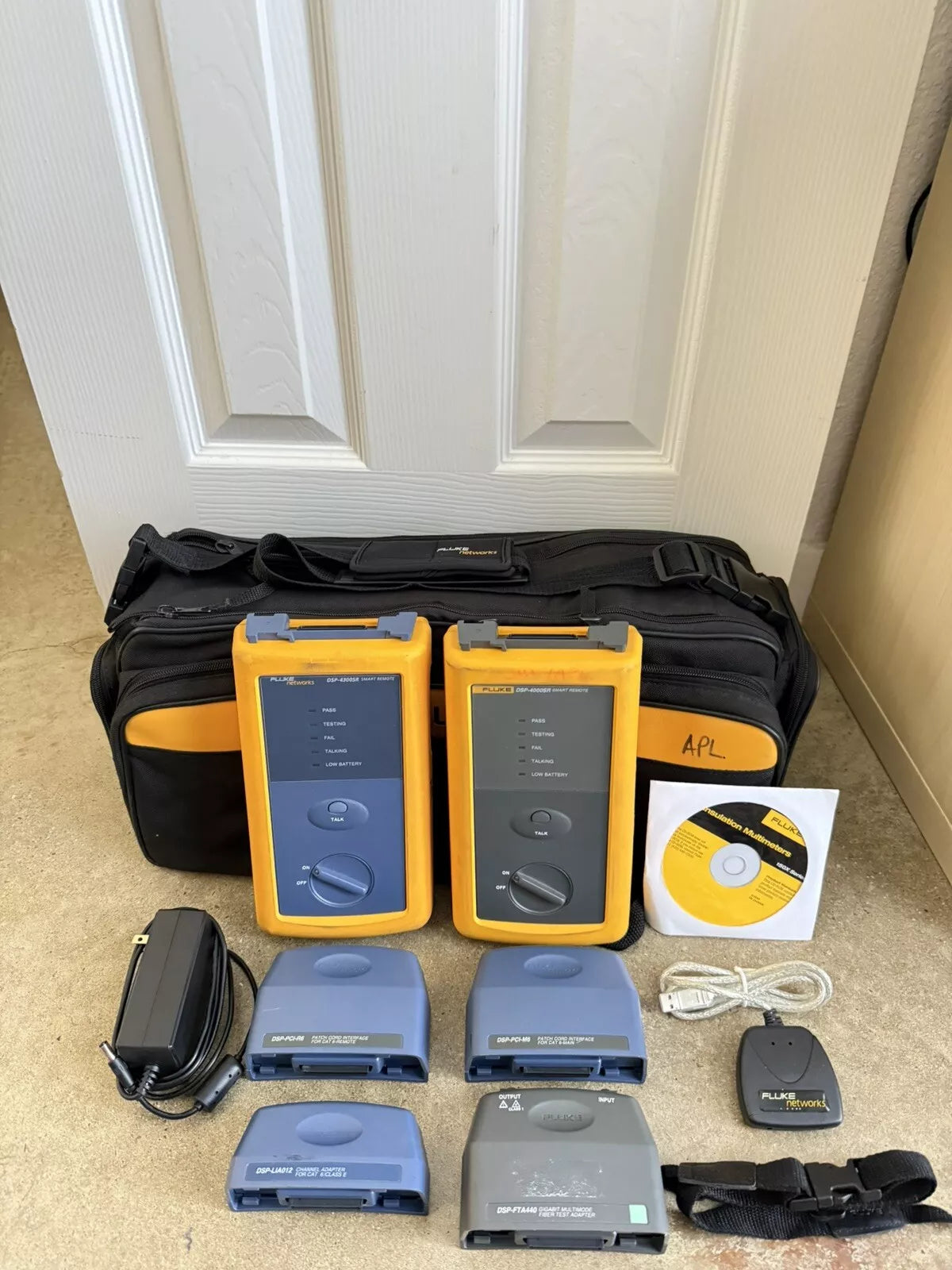 Fluke DSP-4300SR/DSP-4000SR Smart Remotes with Case and Accessories