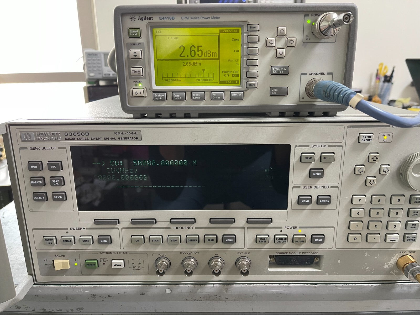 HP Agilent 83650B 10MHz-50GHz Synthesized Sweep Signal Generator Opt. 001 _0308 - XG eqpt