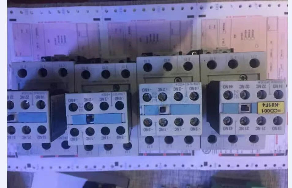 Siemens 3RT1035-1DB44 Contactor with 3 Poles 24V Coil