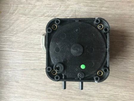 New DUNGS LGW10A2 Pressure Switch in Box - Free Shipping