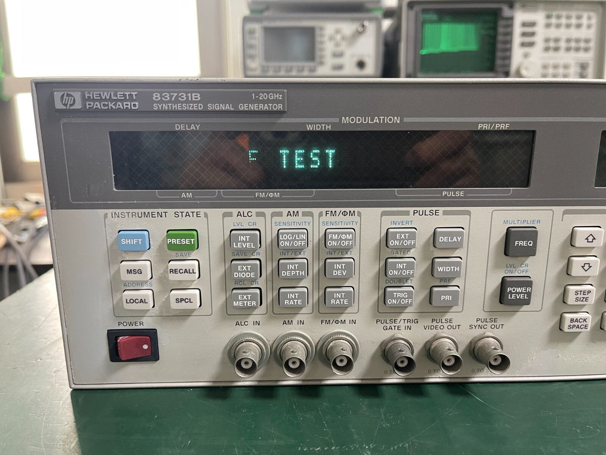 HP Agilent 83731B 1GHz-20GHz Synthesized Signal Generator w/Opt. 1E1 ,1E2 _ 0425 - XG eqpt