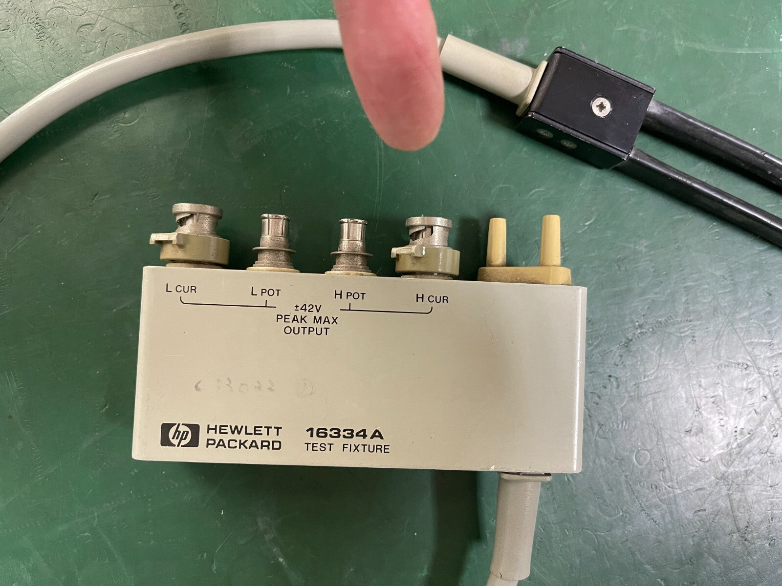 HP Agilent 16334A bridge test fixture for Impedance analyzer & LCR components - XG eqpt