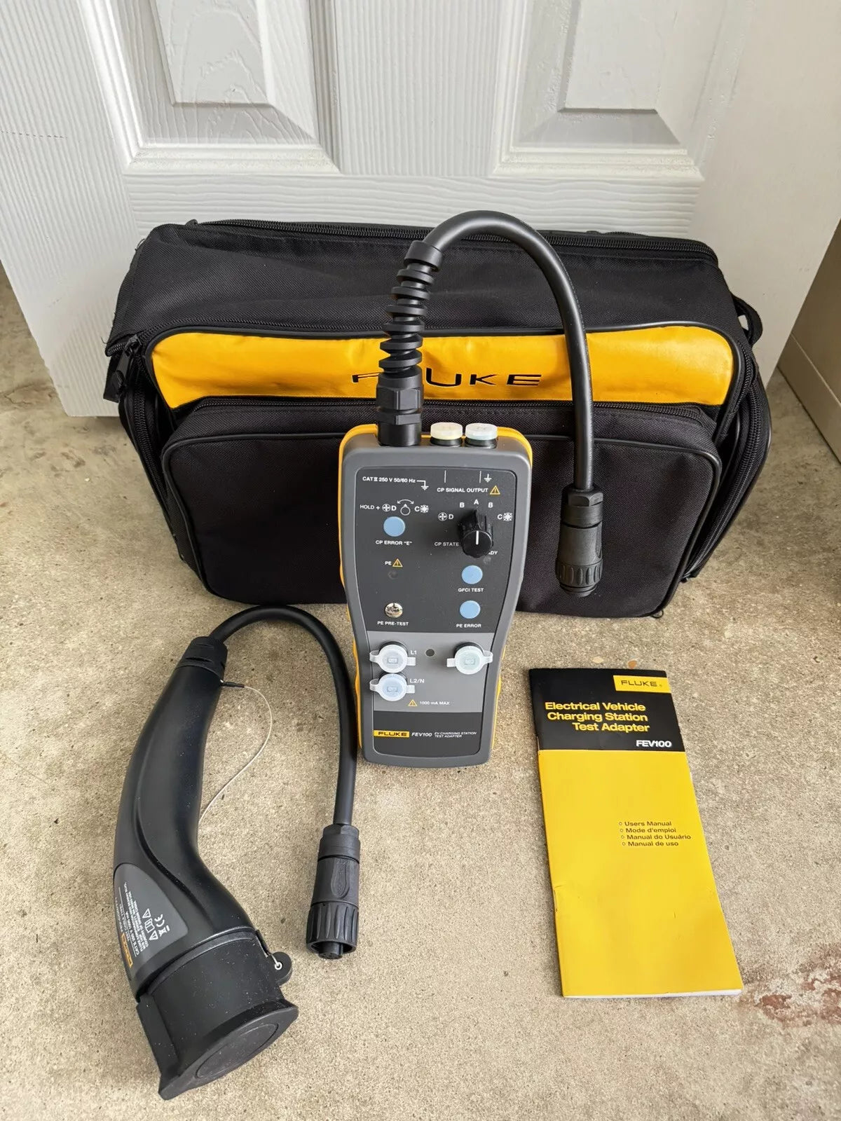 Fluke FEV100/TY1 Adapter Kit for Electric Vehicle Charging Stations