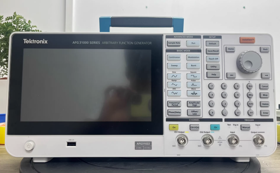 Tektronix AFG31022 Function Signal Generator