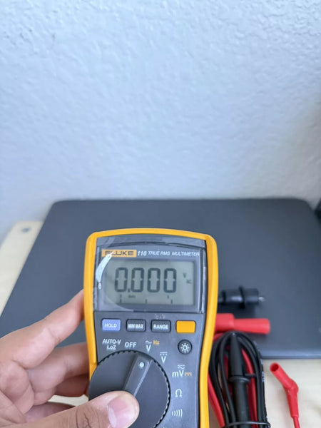 Fluke 116 True RMS Digital Multimeter with Leads - Precision Measurement Tool