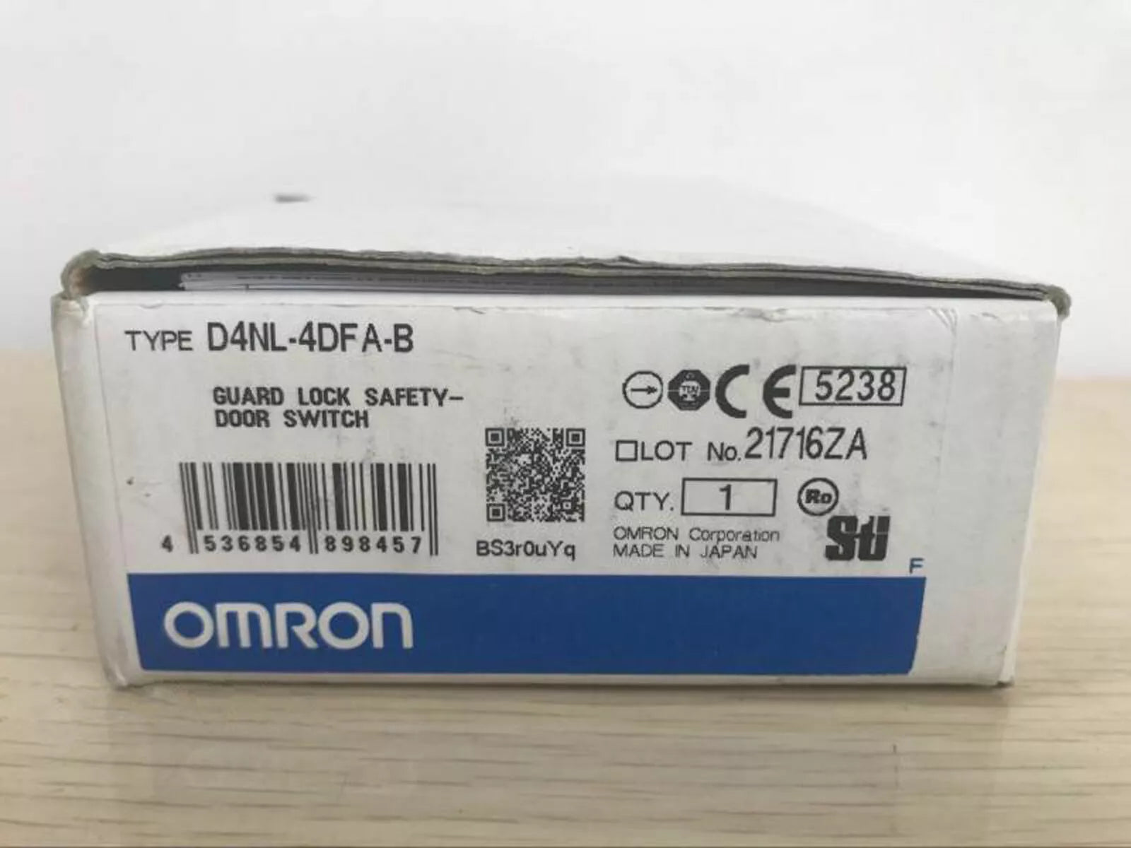 Omron D4NL-4DFA-B Limit Switches - 1PC New in Box