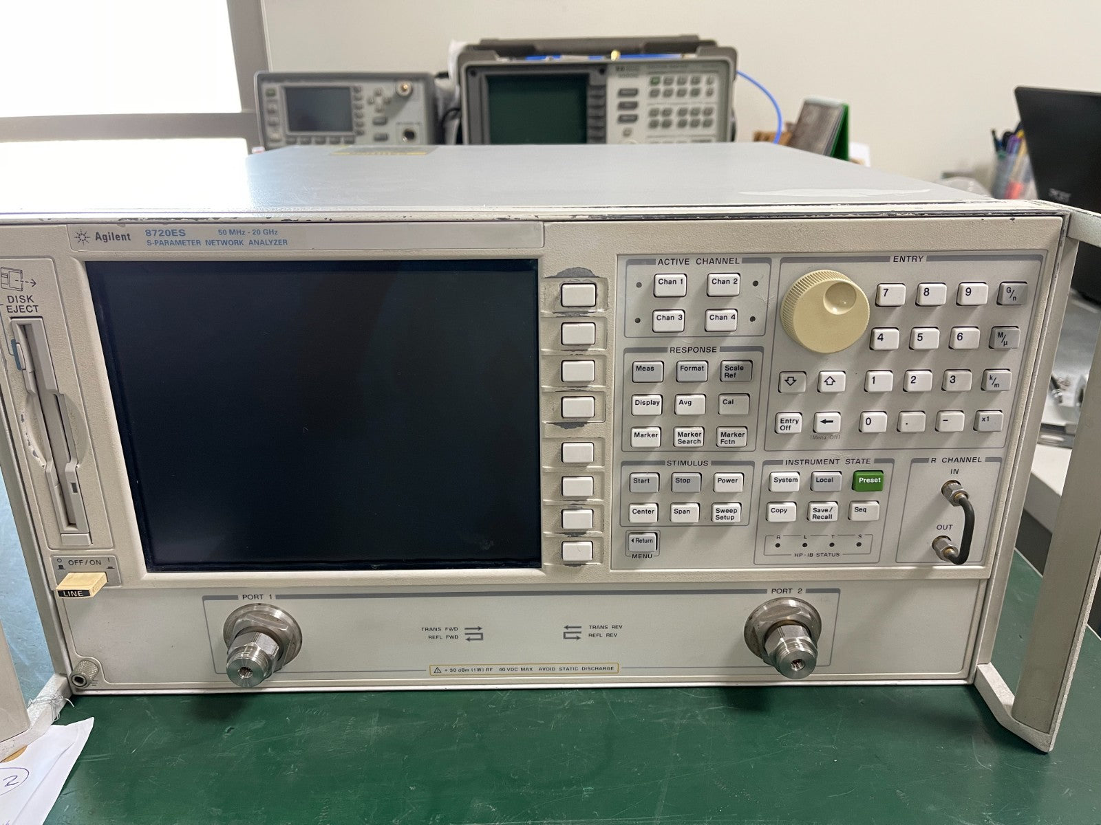 Agilent 8720ES 50 MHz - 20 GHz Network Analyzer w/ Options 1D5/010 _2525 - XG eqpt