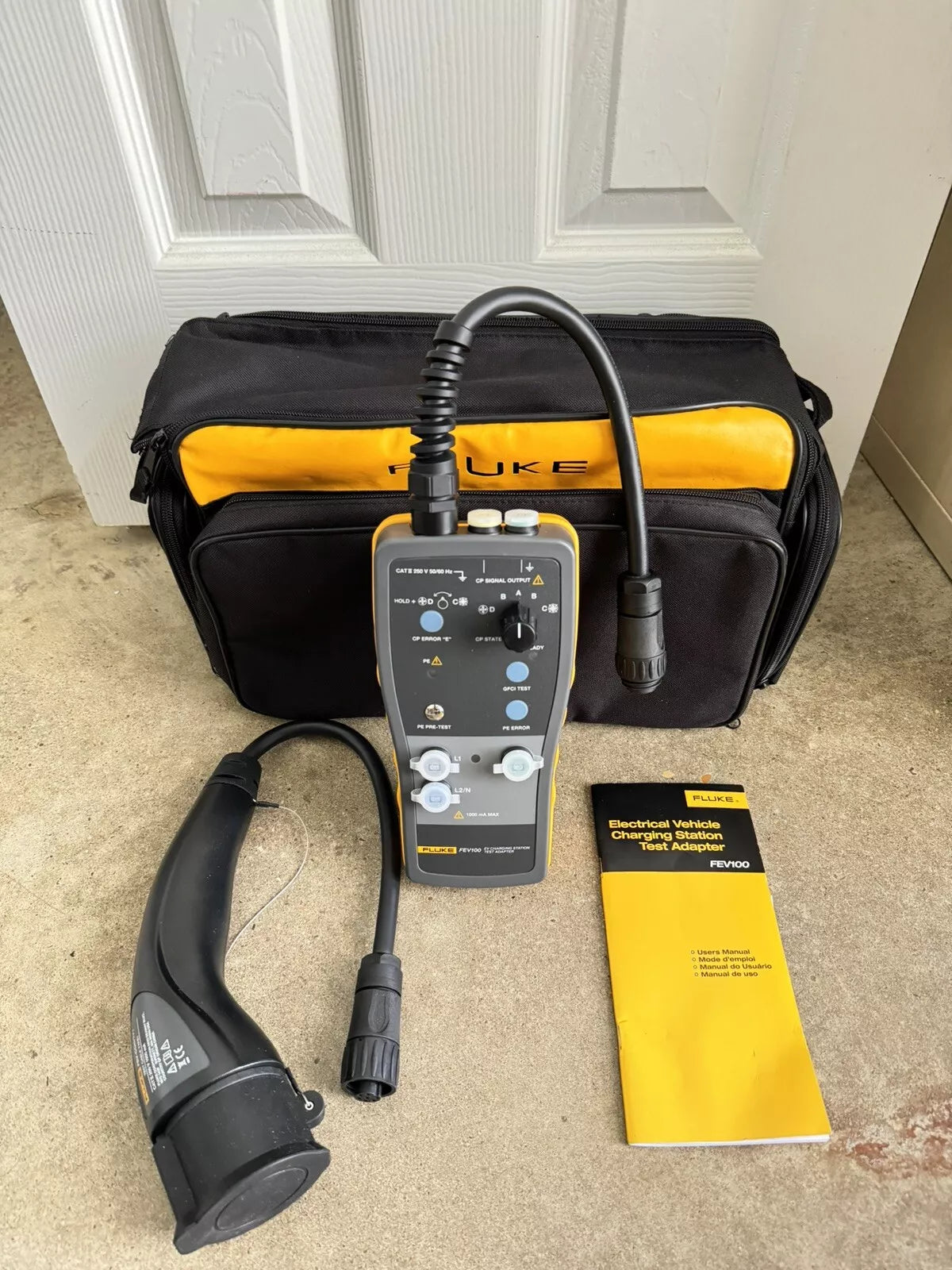 Fluke FEV100/TY1 Adapter Kit for Electric Vehicle Charging Stations