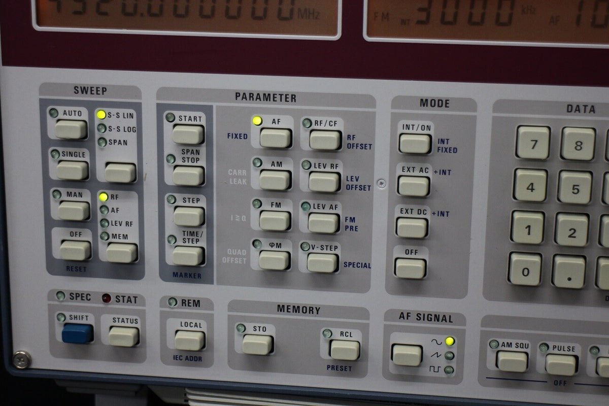 SMHU /B5 Signal Generator by Rohde & Schwarz