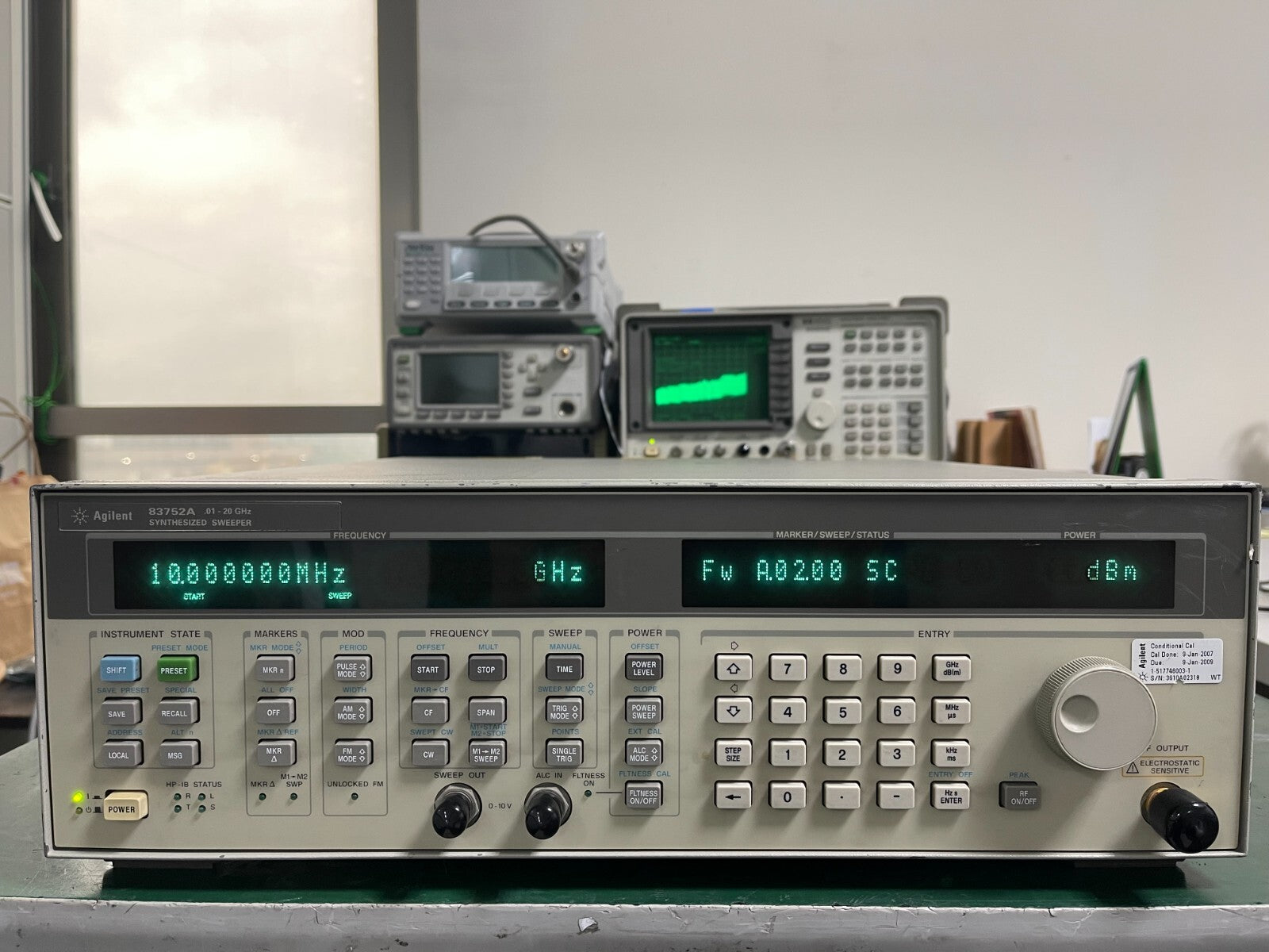 HP Agilent 83752A 10MHz-20GHz Synthesized Sweep Signal Generator ,w/Opt 1E5_2318