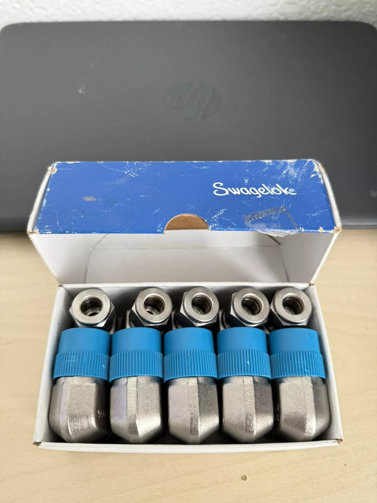 Swagelok Stainless Steel Elbow Fitting, 3/8 Tube x 1/2 Male NPT, SS-600-2-8
