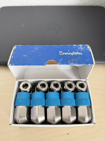 Swagelok Stainless Steel Elbow Fitting, 3/8 Tube x 1/2 Male NPT, SS-600-2-8