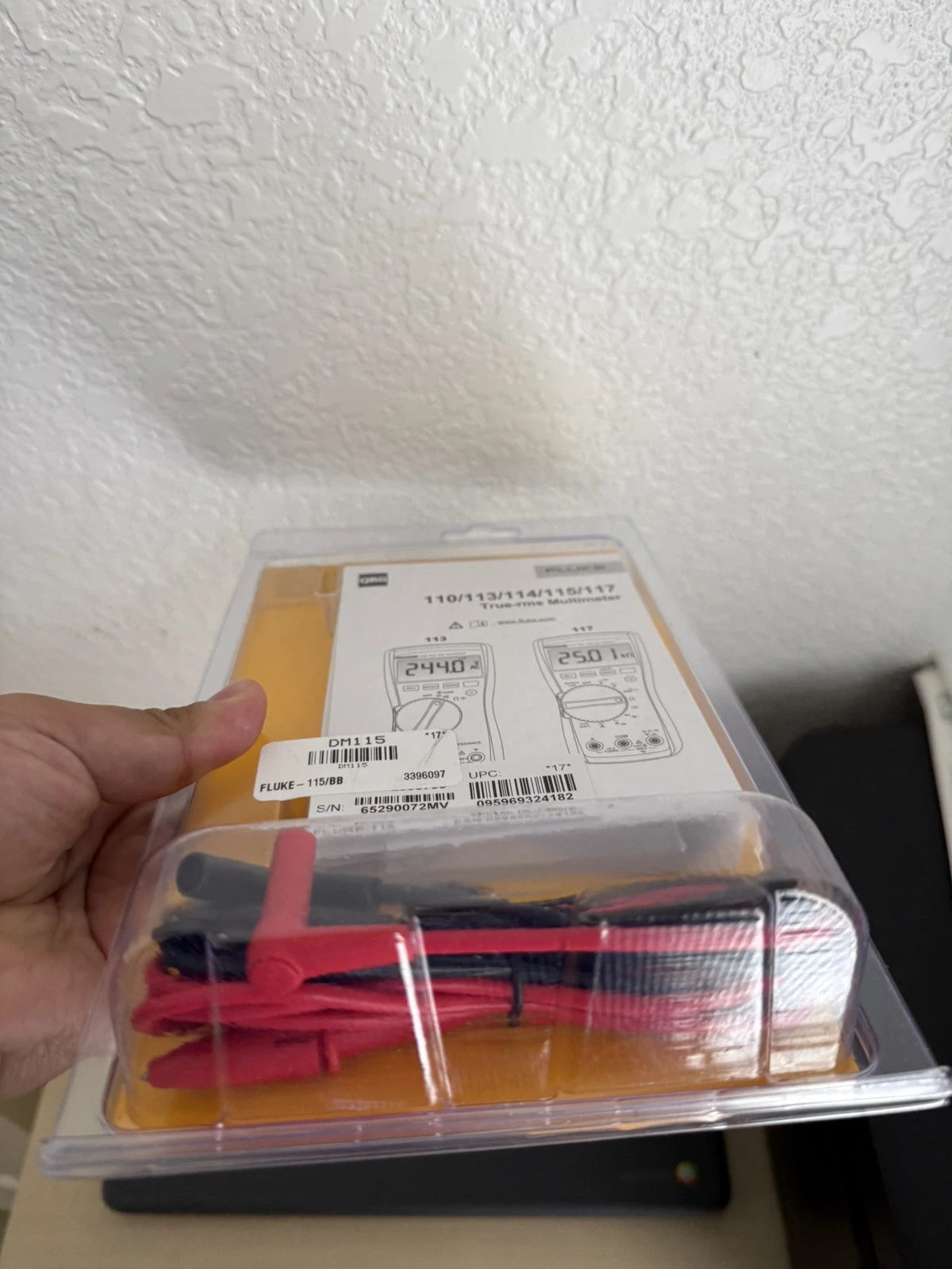 Fluke 115 Digital Multimeter / New Sealed