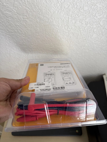 Fluke 115 Digital Multimeter / New Sealed
