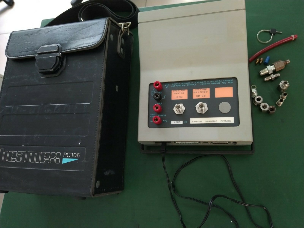 Beamex PC 106 Pressure Calibrator w/ carry case , power adpater , accessories