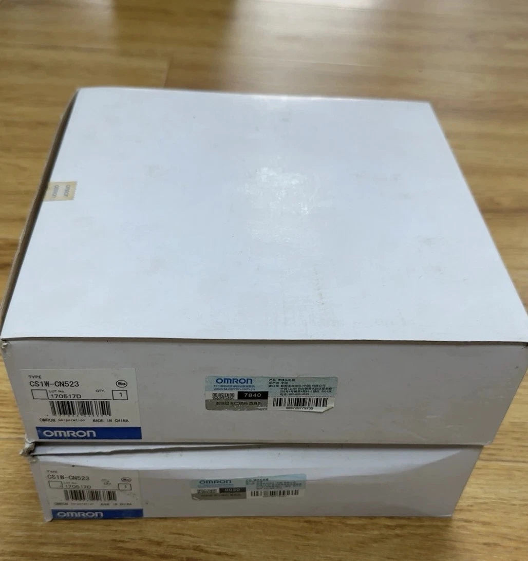 New Original Omron CS1W-CN523 CS1W-CN523 Connector Cable