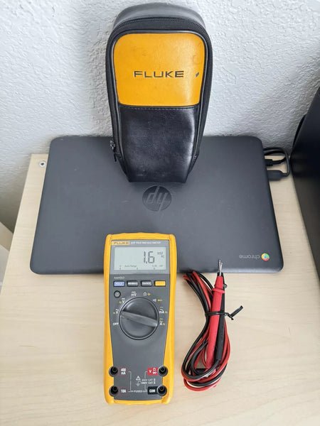 FLUKE 177 True RMS Handheld Digital Multimeter with Leads & Bag
