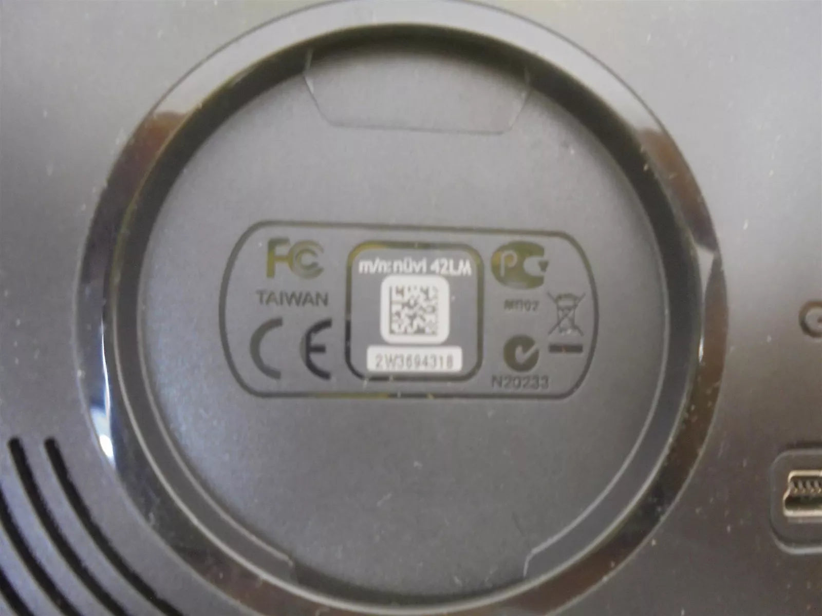 GARMIN Nuvi 42 LM GPS Navigator with Lifetime Maps Updates