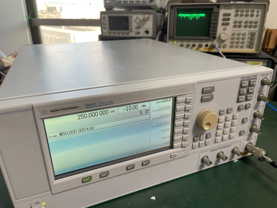 Agilent E8257C PSG Analog Signal Generator