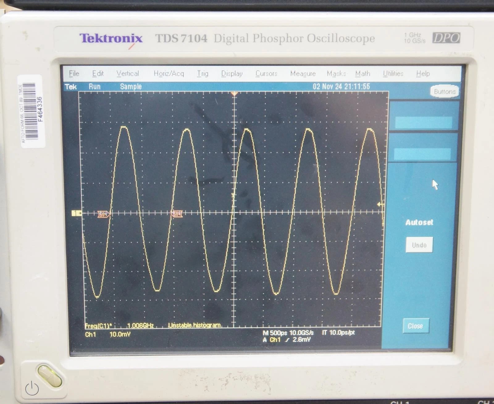 Tektronix TDS 7104 4Ch 1GHz 1GSa/s Digital Phosphor Oscilloscope AS-IS