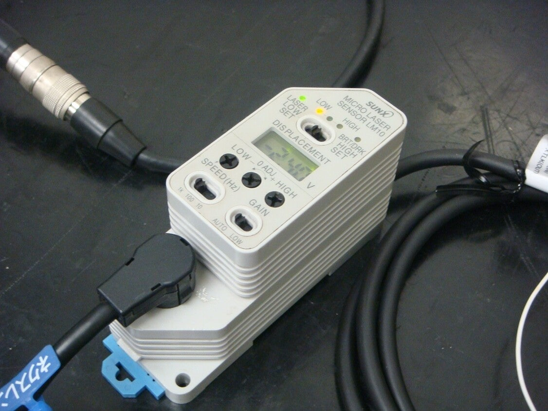 Laser Displacement Sensor by SUNIX
