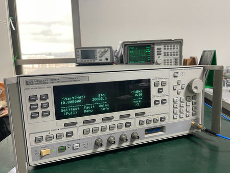 HP Agilent 83620A 10MHz-20GHz Synthesized Sweep Signal Generator w/001,008_0498