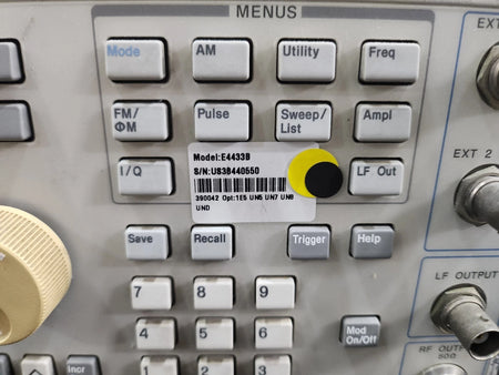 HP E4433B Signal Generator 250kHz-4GHz 1E5 UN5 UN7 UN8