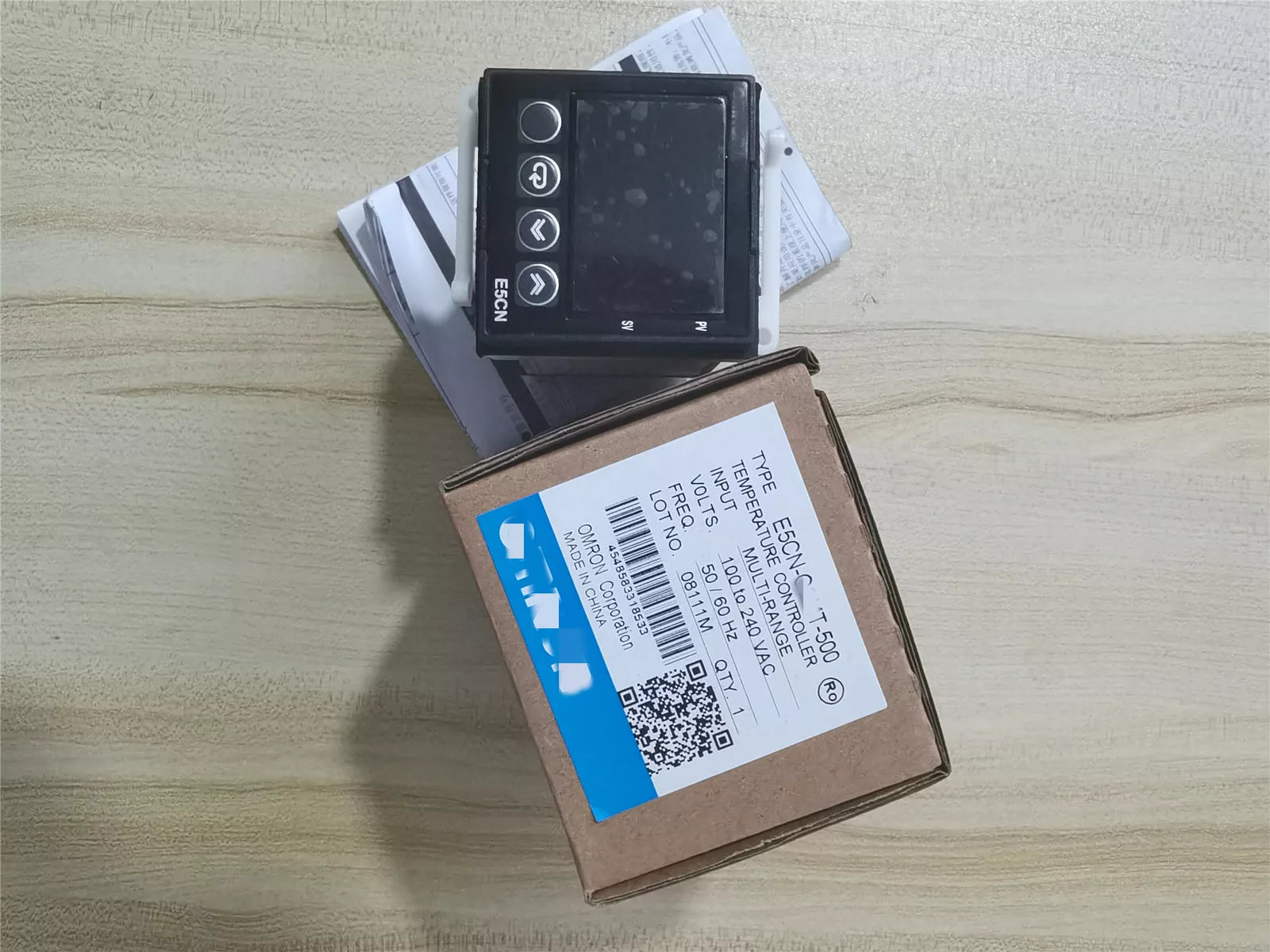 OMRON E5CN-C2MTD-500 Temperature Controller E5CNC2MTD500 New