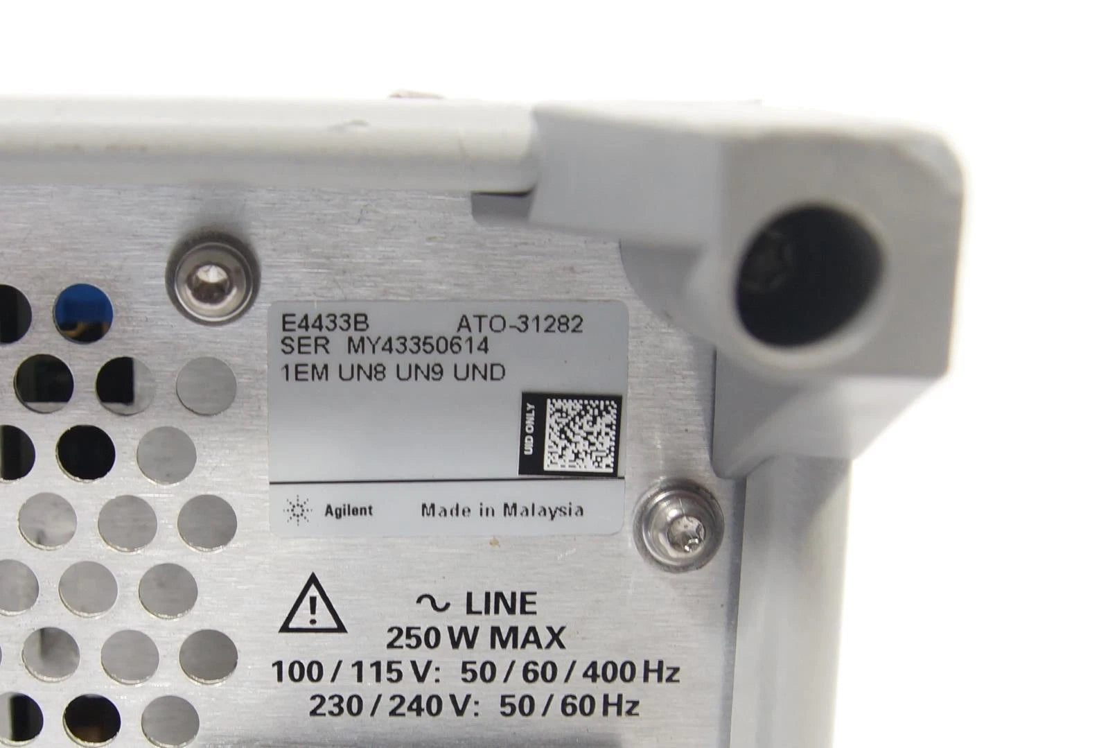 Agilent E4433B 4GHz ESG-D Series Signal Generator Options 1EM UN8 UN9 UND