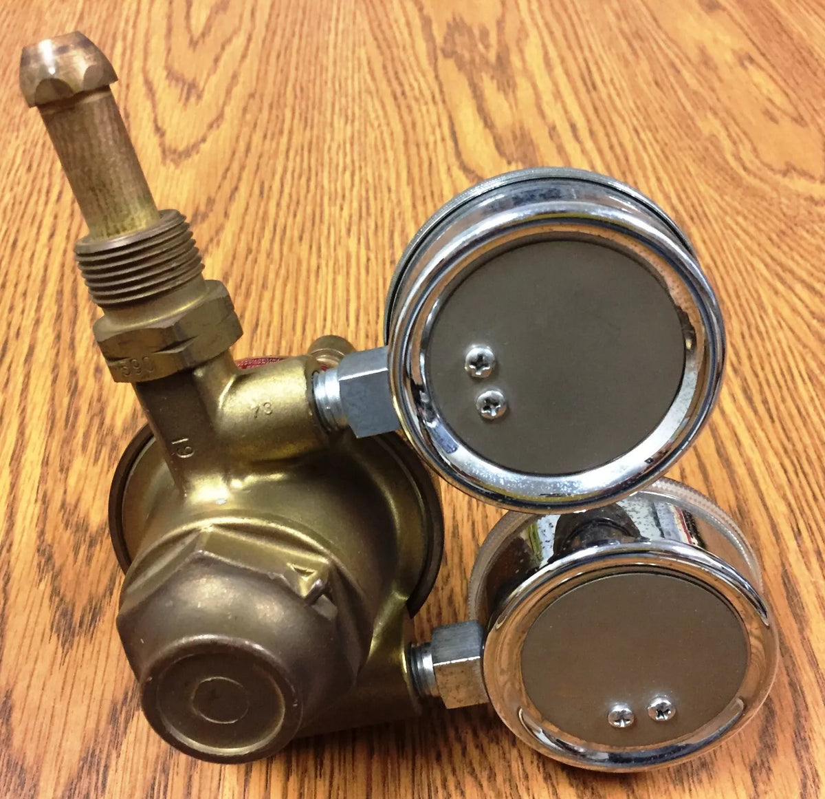 Matheson 19-590 Gas Regulator with 2 Matheson Gauges