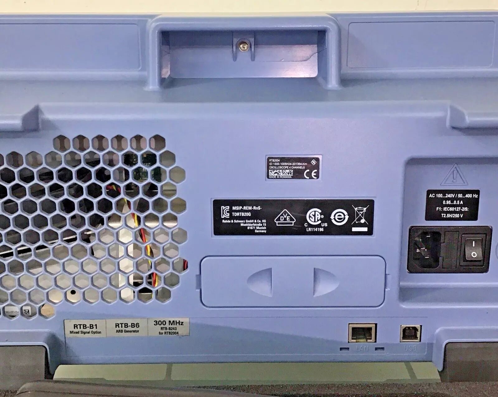 Rohde & Schwarz RTB2004 Digital Oscilloscope 300Mhz / 2.5Ghz 4Ch. HV Probe