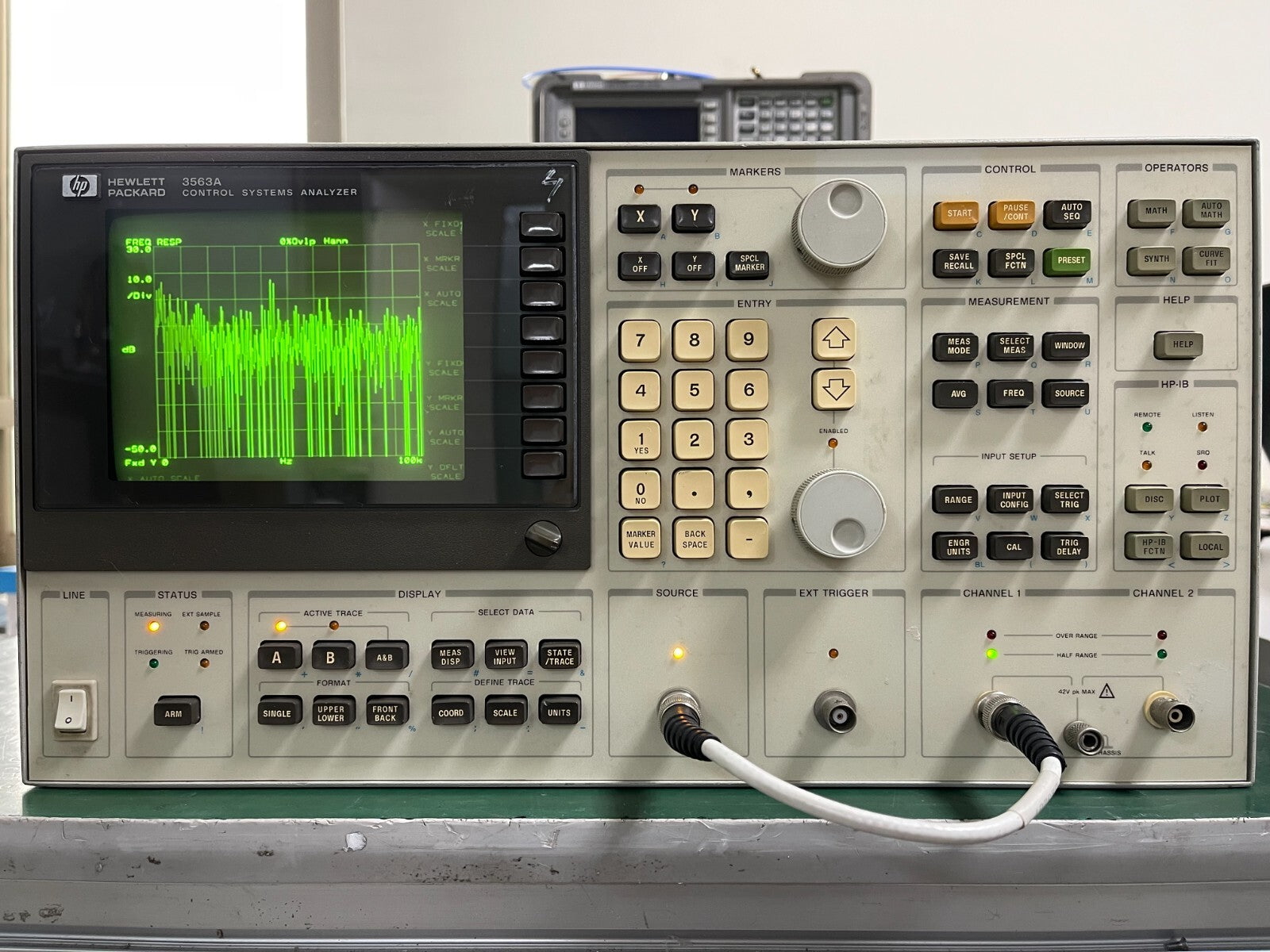 HP 3563A Control System Analyzer _3004A00154 - XG eqpt