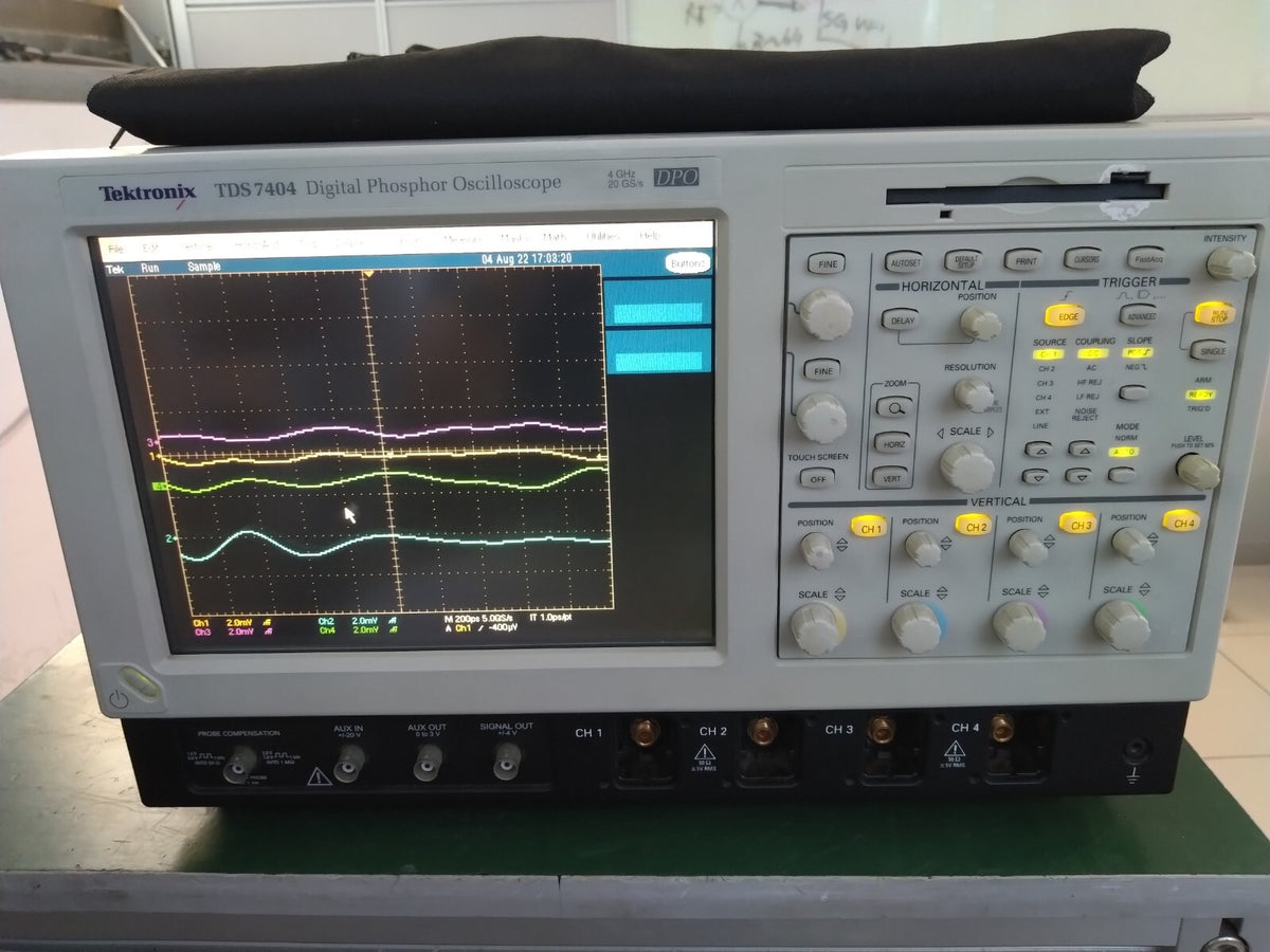 Tektronix TDS7404 Digital Phosphor Oscilloscope 4 Chs , 4GHz , 20 GS/s DPO - XG eqpt