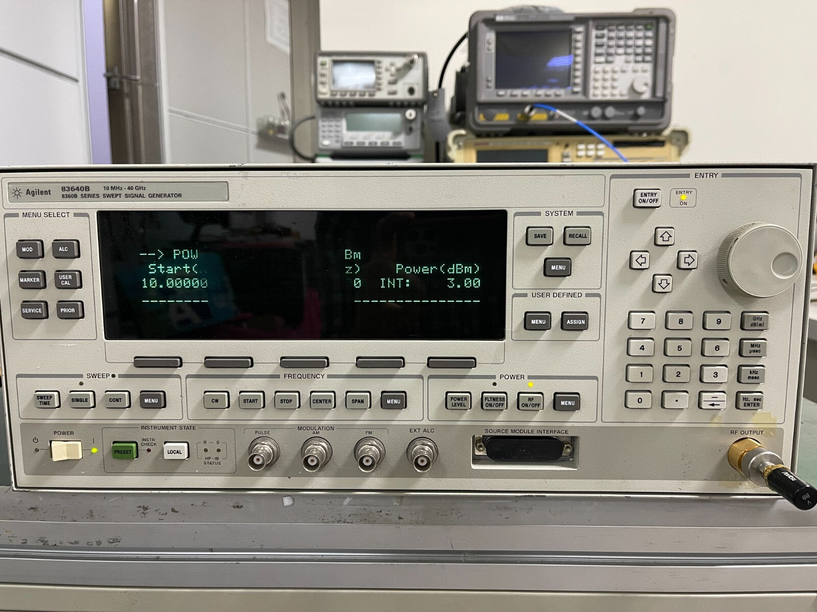 HP Agilent 83640B 10MHz-40GHz Synthesized Sweep Signal Generator _ 0869