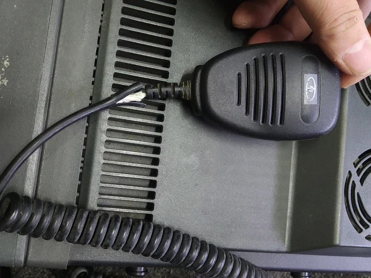 1pcs BARRETT 2050 shortwave radio, with a microphone