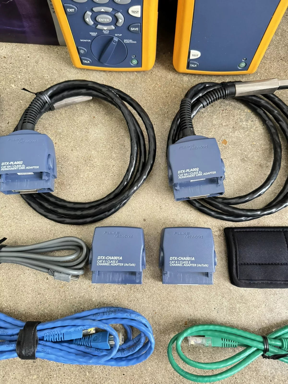 Fluke Networks DTX-1800 Cable Analyzer Kit with DTX-CHA001A CAT6 Channel Adapters