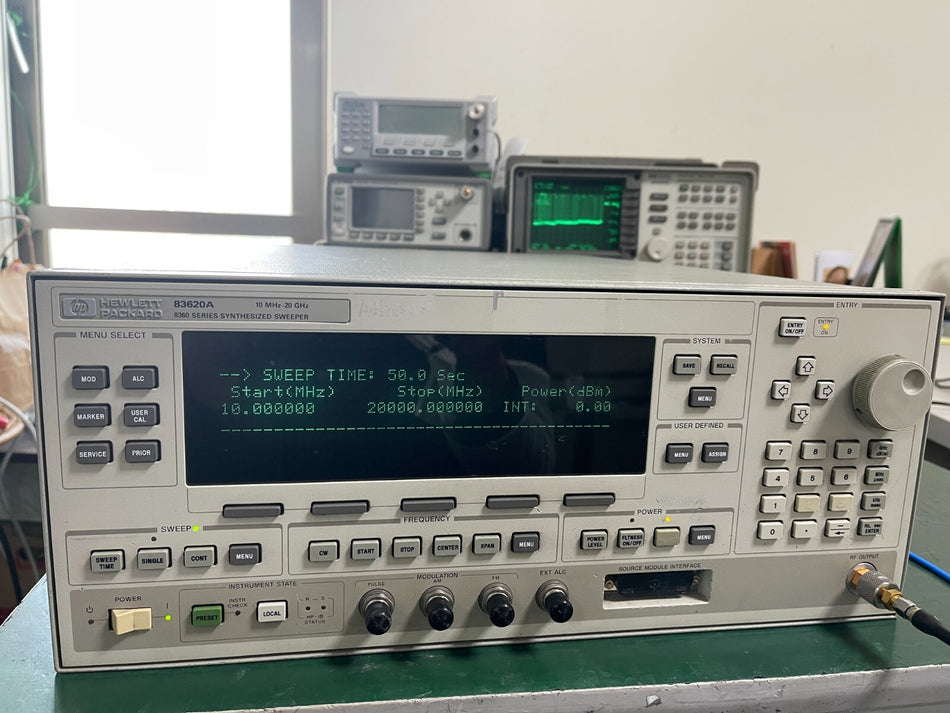 HP Agilent 83620A Synthesized Sweep Signal Generator