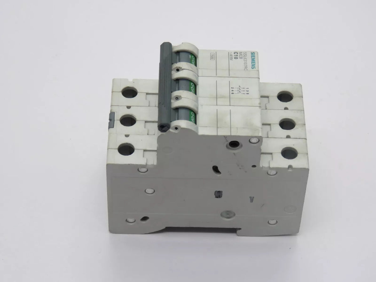SIEMENS 5SL63107RC MCB Circuit Breaker 3A 3 Pole 7.5 kA, C-Curve