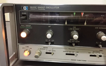 HP 8620C Sweep Oscillator Generator with HP 86290A RF Plug-In